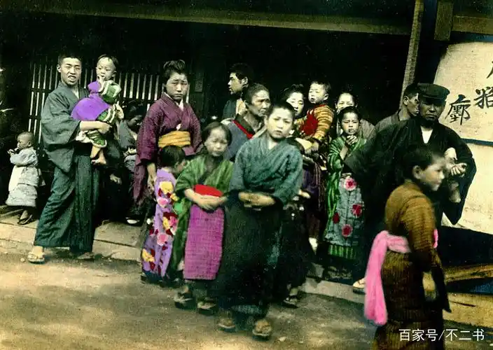 明治时代的上色彩照:看看百年前日本国内的社会面貌如何