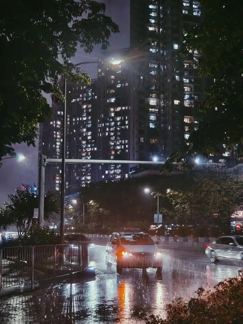 雨夜|复古电影感调色|深圳夜景|雨景摄影 大雾弥漫的夜晚适合伤感