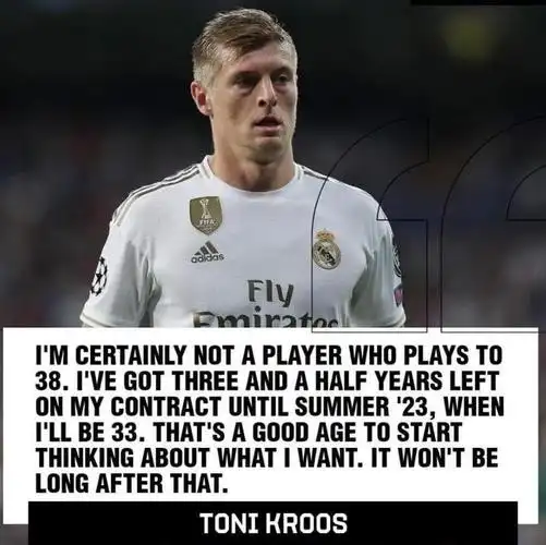 2014年皇马以2000万欧的转会费,从拜仁签下了托尼克罗斯,如今已经8年