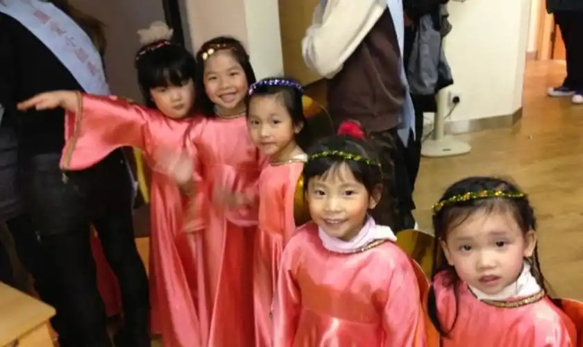 小青陈美琪成"晒女狂魔",女儿圆润可爱,体重是妈妈的一倍_孩子