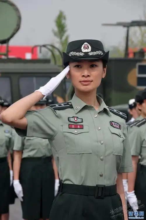 女军装.jpg