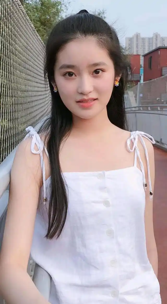 柴蔚,清纯的学生妹