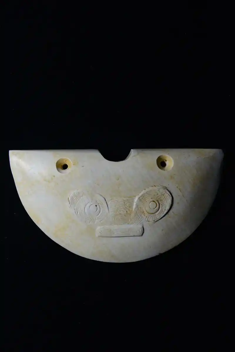 良渚鸡骨白玉璜.