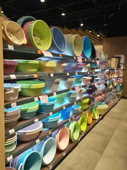 盘龙城店4月27日百货用品陈列图