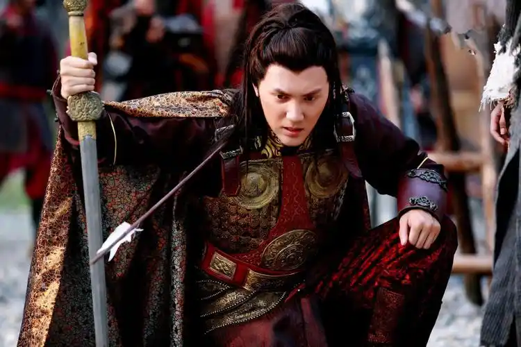 他能力超强,15岁拜大将军,建功无数,却在称帝前夕被一厨子杀死