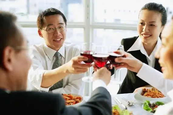 饭局识人:饭局中有这四种表现的人,十有八九没出息,希望没有你