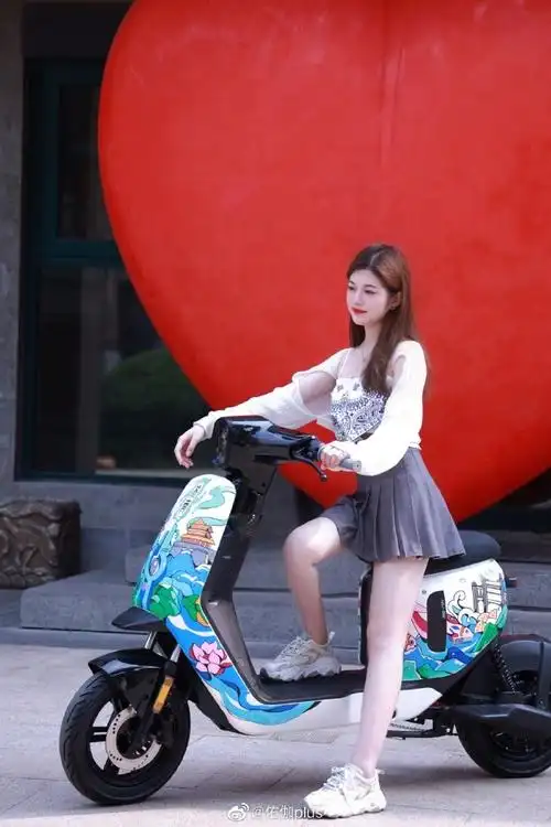 在济南一定要有辆电动车#当美女也骑上电动车#你有点小牛##济南拥点