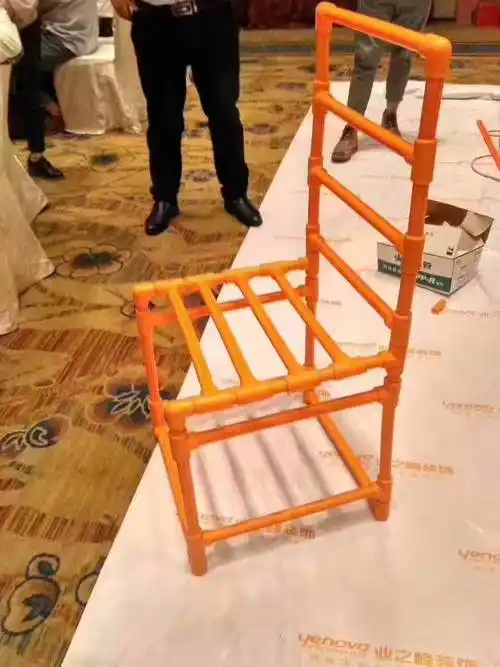 ③水管,采用业之峰企业色橙色,看工地现场水管制作.