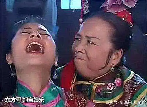 《还珠格格》里同样被容嬷嬷针扎,紫薇楚楚可怜,而她痛不欲生!