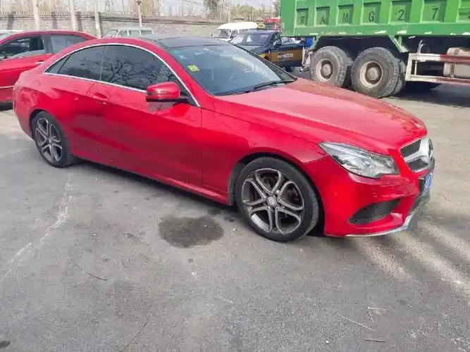 奔驰e200大红色你说结婚不开这个开啥