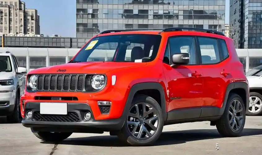 女士小型jeep自由侠(女士小型jeep自由侠车评)