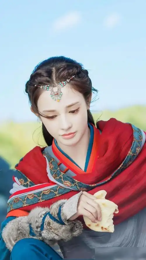 东宫彭小苒蓝衣造型欣赏美得让人心动可惜了没有大火