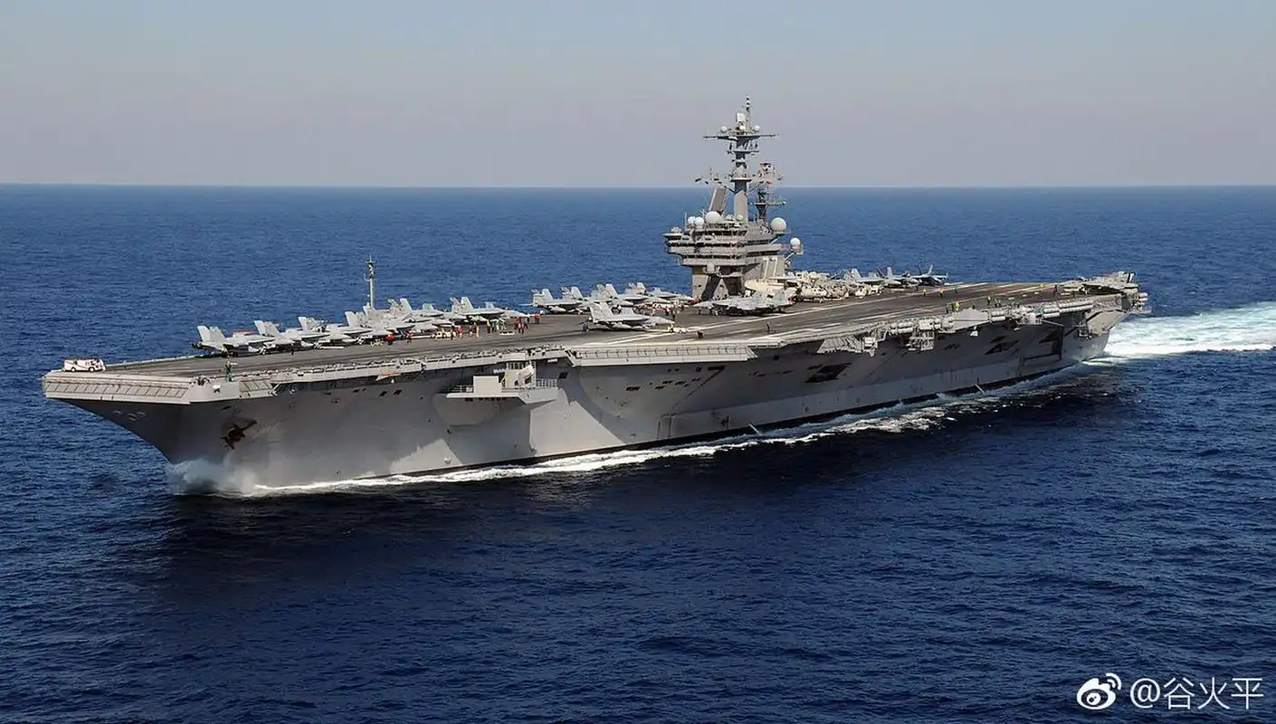 美国"乔治·h·w·布什号"航空母舰抵达诺福克船厂,按计划进行为期28