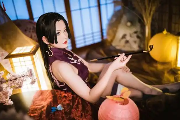 海贼王 女帝cos正片 - 航海王热血航线活动-小米游戏中心