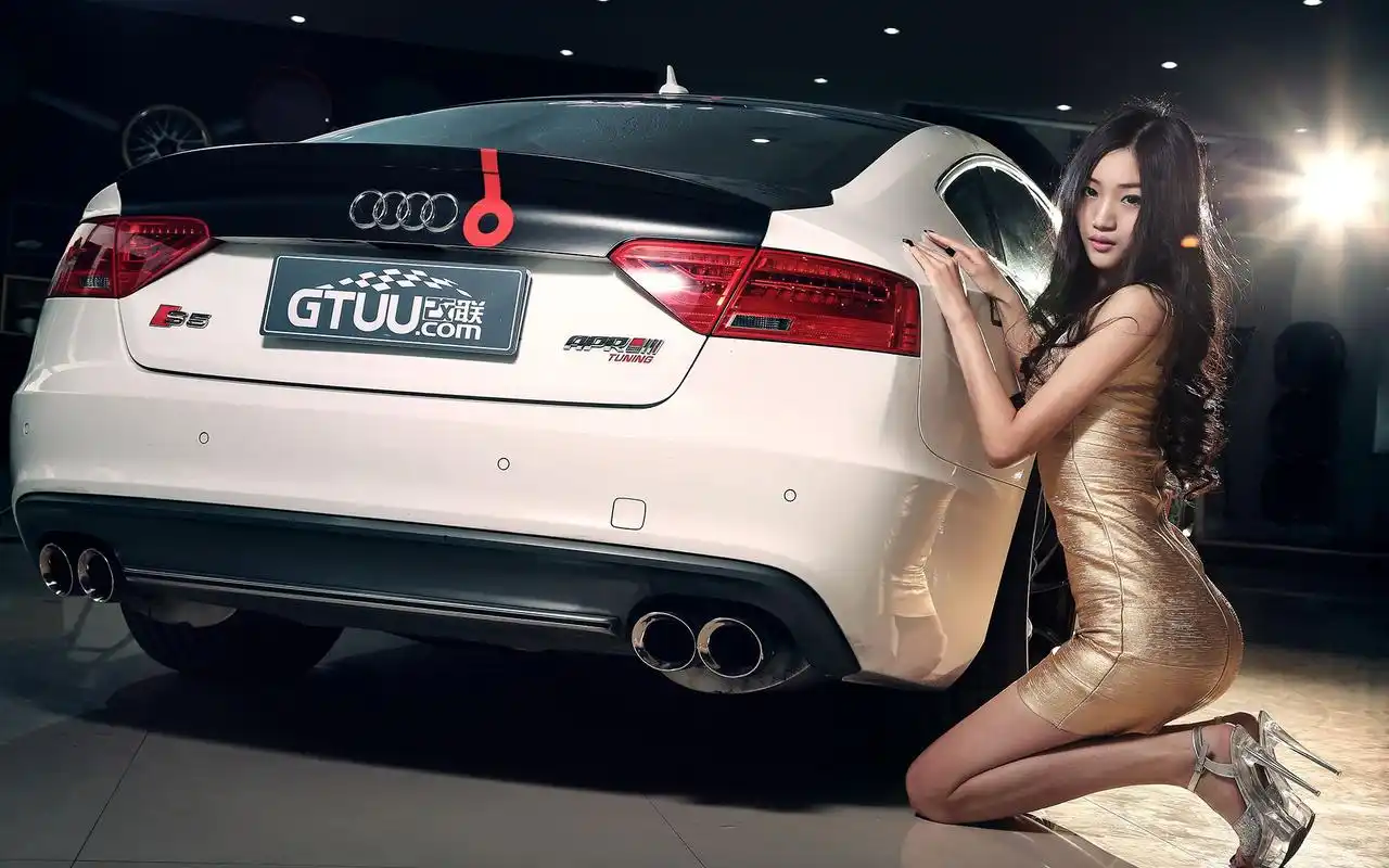 火辣长腿车模vinnci写真高清电脑桌面壁纸