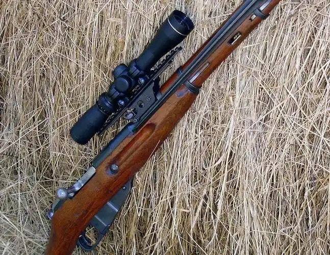 电影中雷切尔威斯饰演的tania chernova携带的正是莫辛纳甘m38卡宾枪