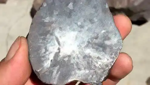 看看陨石剖切面