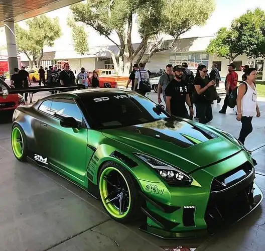 报废的奔驰s级也拿来改装今年的sema展还出现了中国的改装车