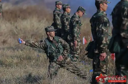 炮声阵阵,硝烟弥漫!武警新兵实弹投掷直击 - 中国军视网