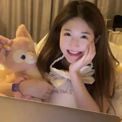 女生头像真人好看同一个人