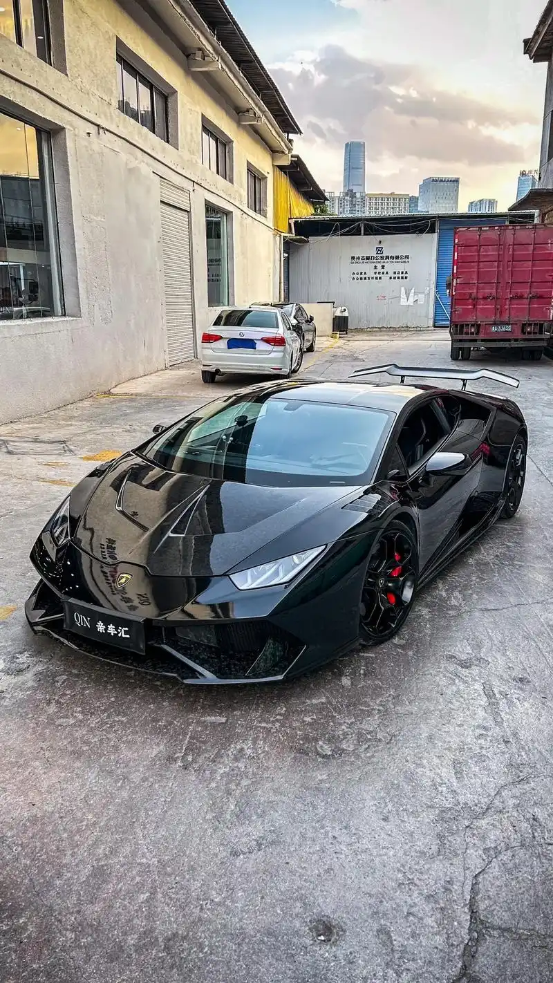 兰博基尼|改色亮黑.西装绅士,在汹涌变幻的时尚潮流汇中黑色 - 抖音