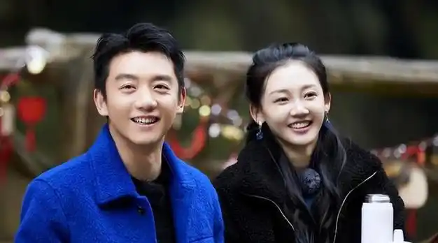 苗苗深夜晒卷发视频结果网友关注点全歪脖子上草莓明显