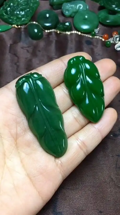 一真一假两块碧玉,给人的感觉就特别不一样