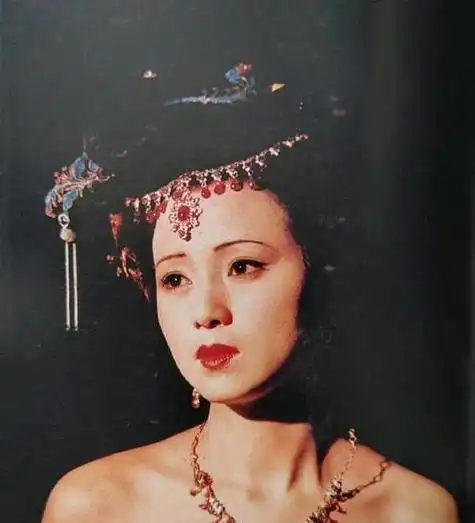 红楼梦第一美人秦可卿,被公公贾珍"扒灰",她为何不奋起反抗?