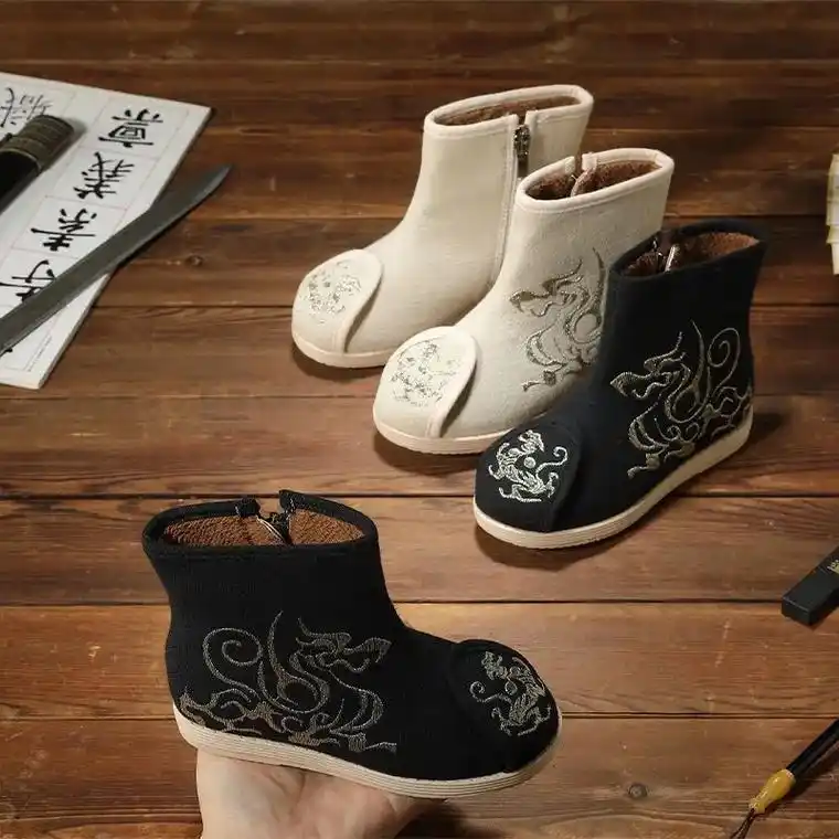 男童短靴汉服鞋加绒秋冬中国风古风古装表演小学生绣花鞋儿童布鞋