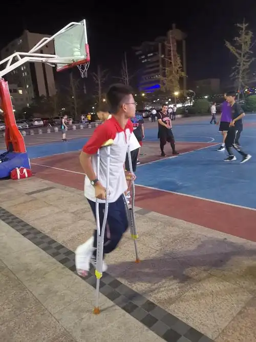 纵然命运让我100次跌倒 我也要101次站起来 我问蓝星 脚好了还打篮球