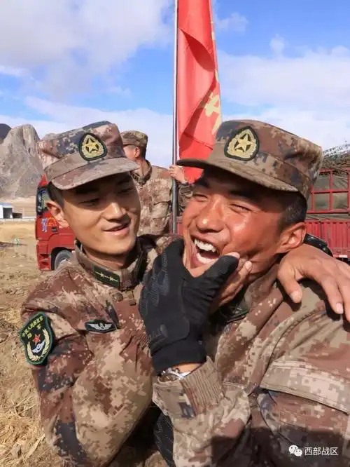 高原兵哥哥的可爱笑脸,那是戍边卫国的情怀!