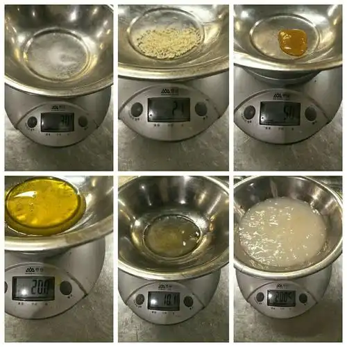 盐3克,鸡汁5克,鸡精2克,鸡油20克,大油10克,咸猪蹄汤200克