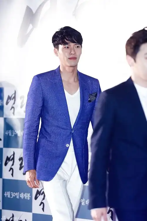 02】【影视】影片《逆鳞》发布会:玄彬消瘦亮相 韩智敏 郑恩彩 郑在泳