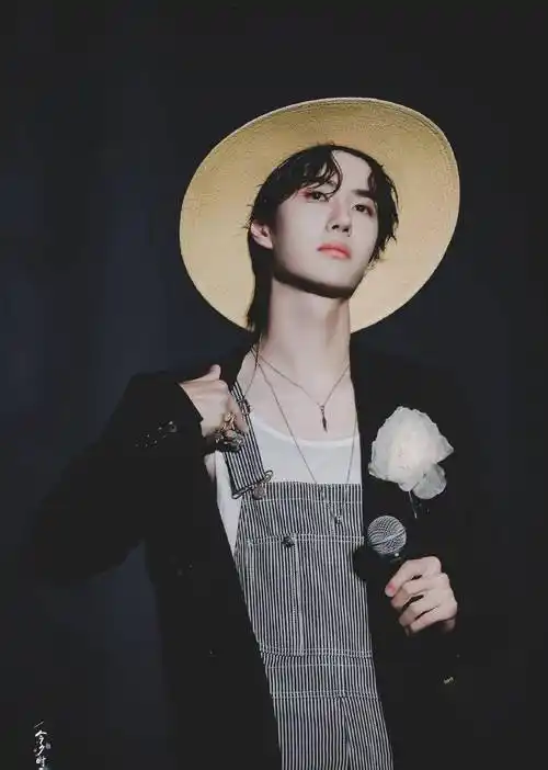 偶像最圈粉的高手锏,肖战的笑容,王一博的酷,还有朱一龙的绅士_李佳琦