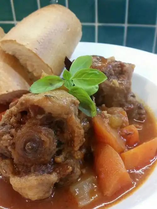 番茄红酒烩牛尾