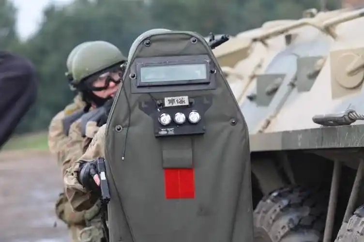 防弹盾牌中间为何要刷的成红色?不是为了好看