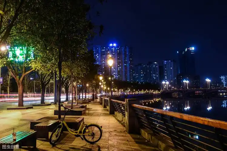 二十,别去打扰那些连回你话都带着敷衍的人,别去打扰一个不愿意理你的