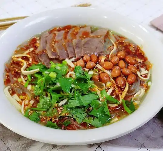 牛肉粉丝汤配上油辣子真的太香了