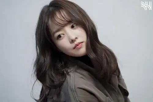 拍了新简历照的确实是c位脸的朴宝英