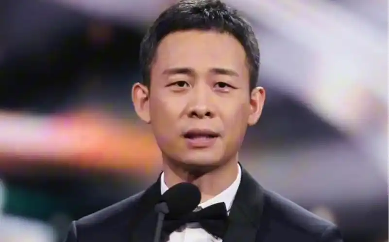 张译西装大长腿我真的会疯