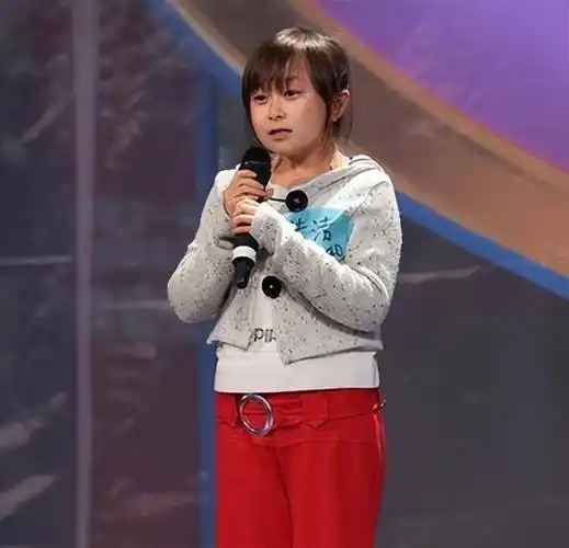 朱洁:嫁给身高1米2的"袖珍"医生,坚持不生孩子,今被宠成公主_朱杰