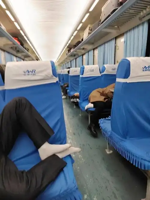 我好喜欢坐火车硬座