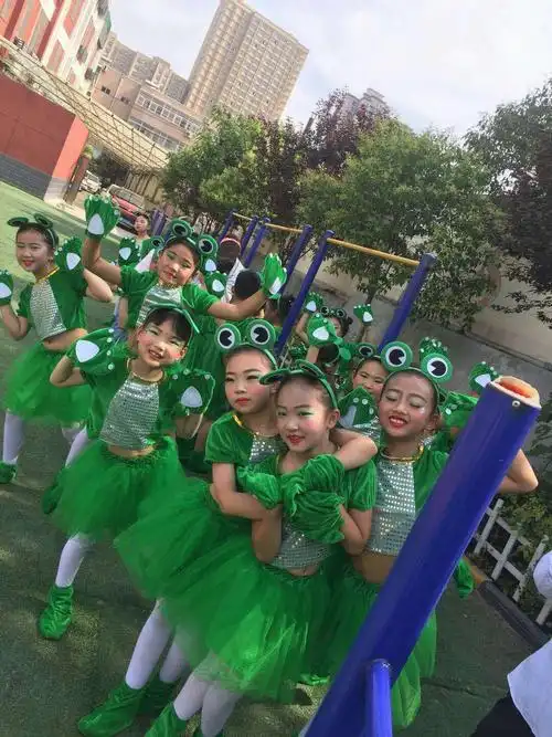 二年级一班 舞蹈青蛙跳