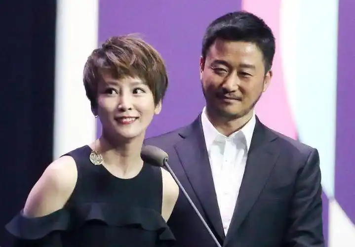 原创谢楠婚礼自己操办老公拄着拐结婚与吴京生活有欢笑也有泪水