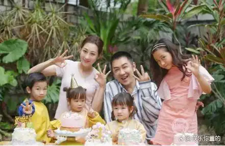 陈浩民并不满足,于是蒋丽莎后来陆续为他生下了一个儿子和两个女儿