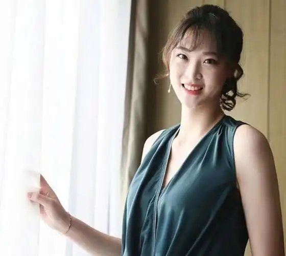 正像惠若琪所说的一样,杨臻有自己的事业,同时生活中非常细心,并且