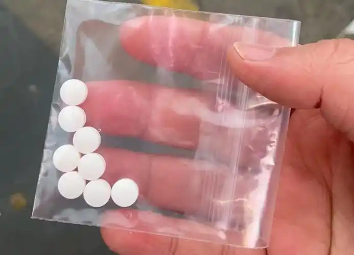 退烧药不好买汪俊说迟迟没有到货因为快递滞留在了路上药店订购了一批