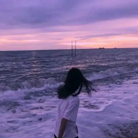 夕阳女生头像在海边侧脸清晰短发背影头像大海背影头像海边日落精选