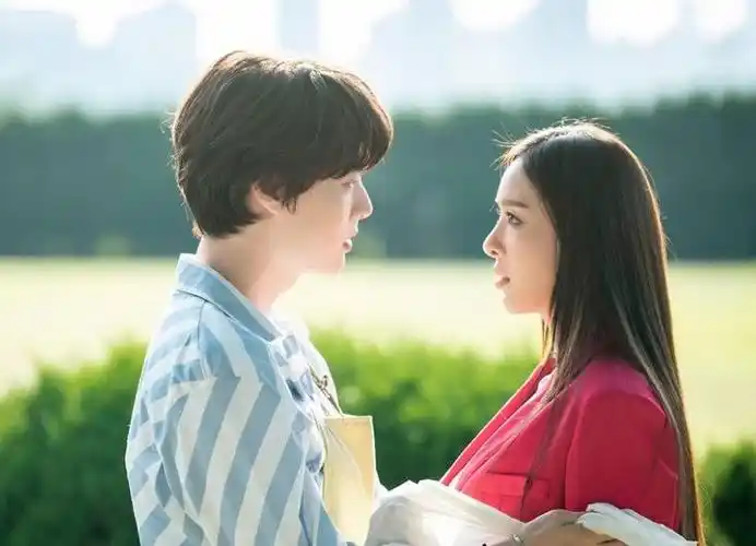 网议最爱的「韩剧副线cp」,《鬼怪》李栋旭&刘寅娜最难忘