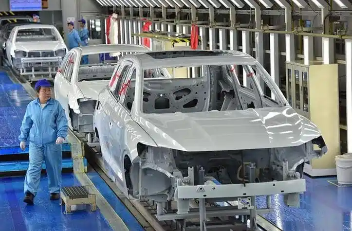 比亚迪车间生产线图片(比亚迪汽车生产线流水线)